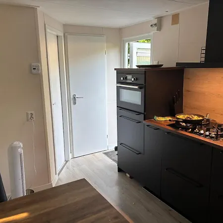 بيت للعطل Woodland Plot بوتِنْ